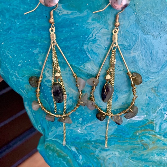 Handmade labradorite dangle earrings - Picture 2 of 3